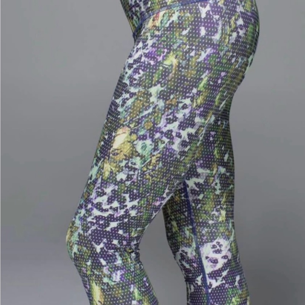 Lululemon Women’s Wunder Under Crop II Luxtreme Roll Down Cropped size 10